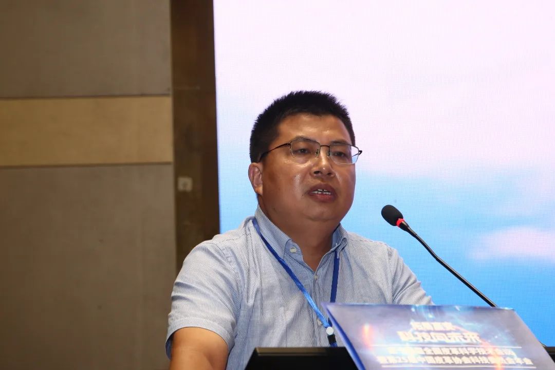 嘉兴学院罗建勋在"对我国皮革产业可持续发展的思考"报告中提出,我国